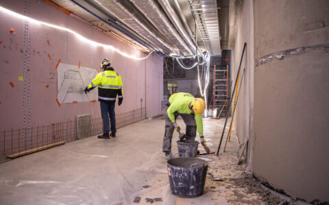 Seinien tasoitus Sörkan metrotunnelissa