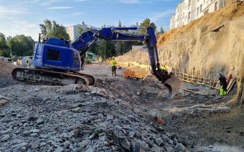 Räjäytystyömaalla pohjientekoa