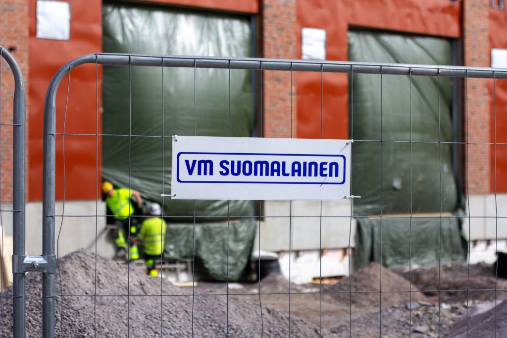 VM Suomalaisen työmaa-aita Helenin työmaalla Pitäjänmäellä