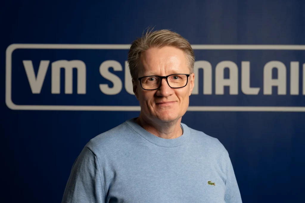 Teemu Lantto VM Suomalaisen brändiseinän edessä