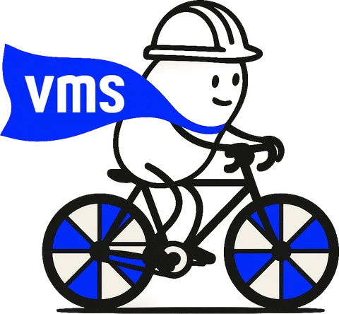 Vemssi, VM Suomalaisen maskotti, pyöräilee kypärä päässä